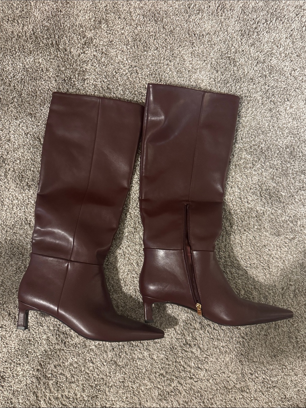 Classic Pointed-Toe Knee-High Boots in Dark burgundy